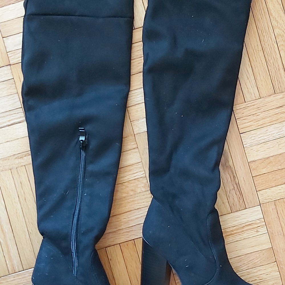 Boots - Picture 2 of 5